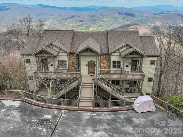 $785,000 | 30 Club Villa Court, Unit B/5, Burnsville, NC 28714