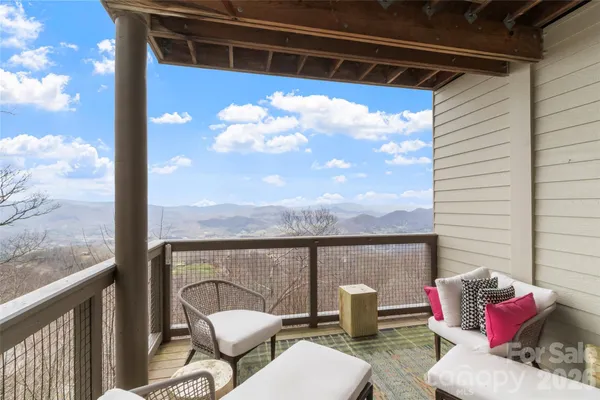 $785,000 | 30 Club Villa Court, Unit B/5, Burnsville, NC 28714
