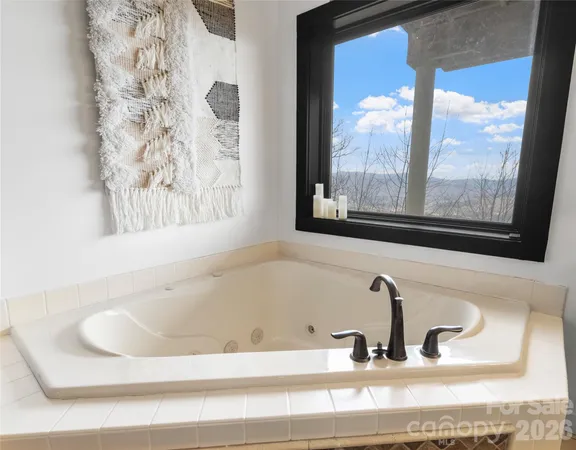 $785,000 | 30 Club Villa Court, Unit B/5, Burnsville, NC 28714