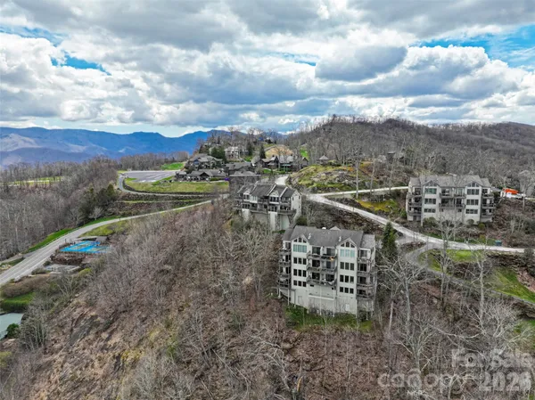 $785,000 | 30 Club Villa Court, Unit B/5, Burnsville, NC 28714