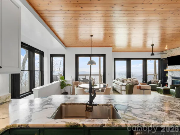 $785,000 | 30 Club Villa Court, Unit B/5, Burnsville, NC 28714