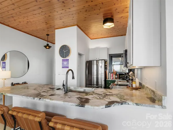 $785,000 | 30 Club Villa Court, Unit B/5, Burnsville, NC 28714