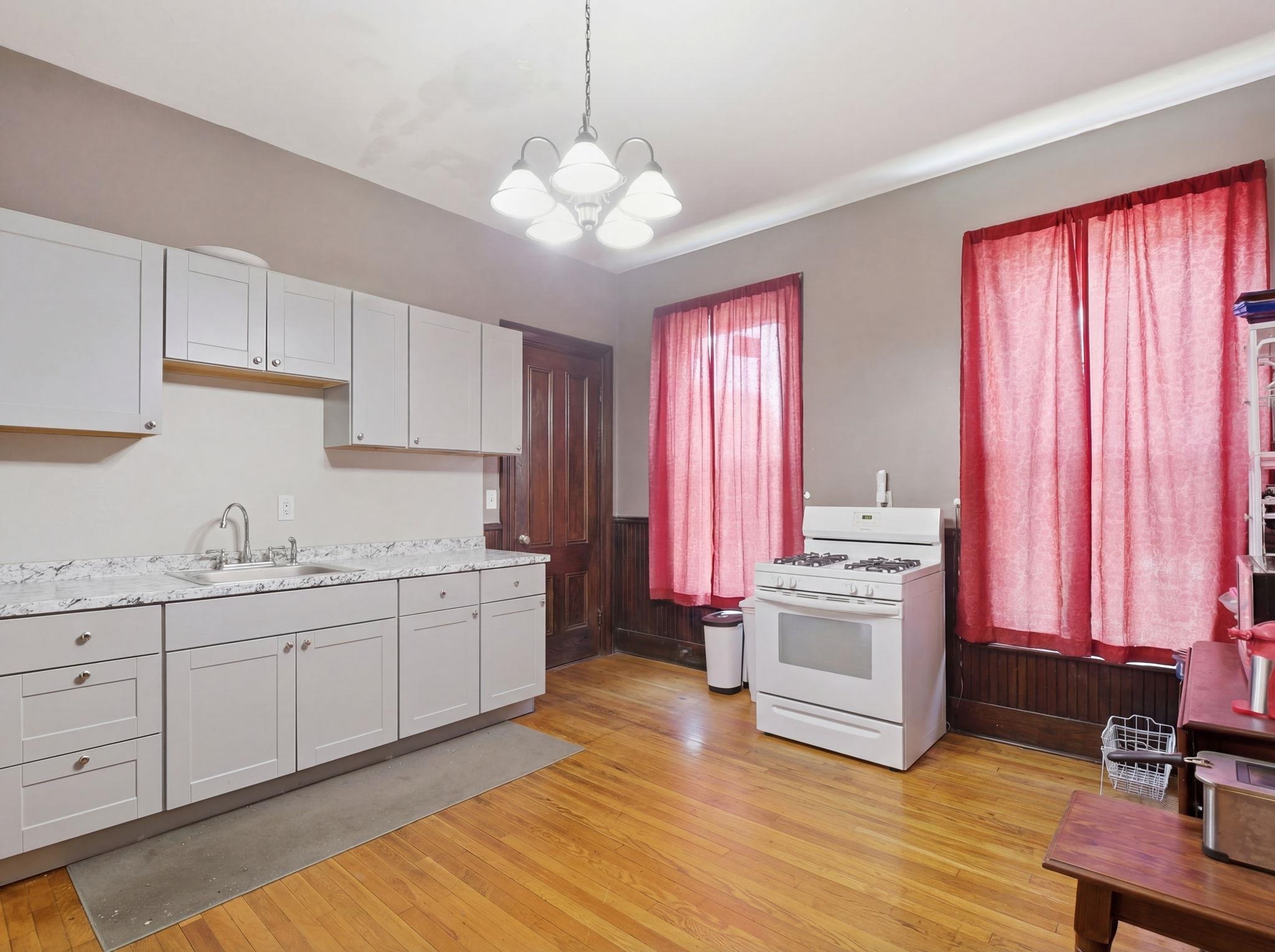 14 Mulberry Street Nashua, NH 03060 - Photo 8 of 45