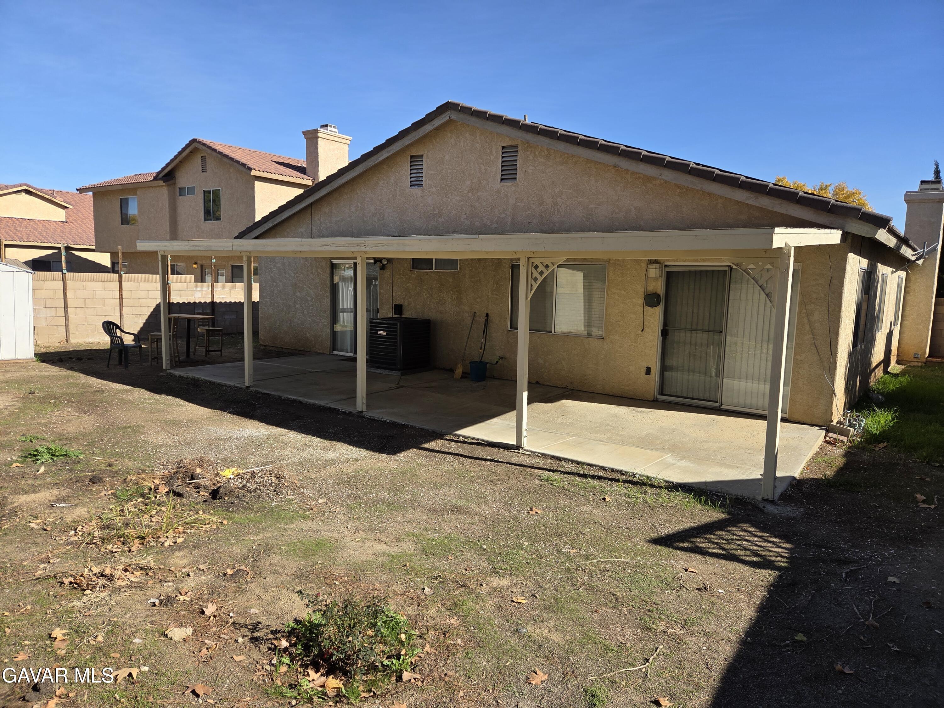 43815 Silver Bow Road Lancaster, CA 93535 - Photo 19 of 20 a front view of a house