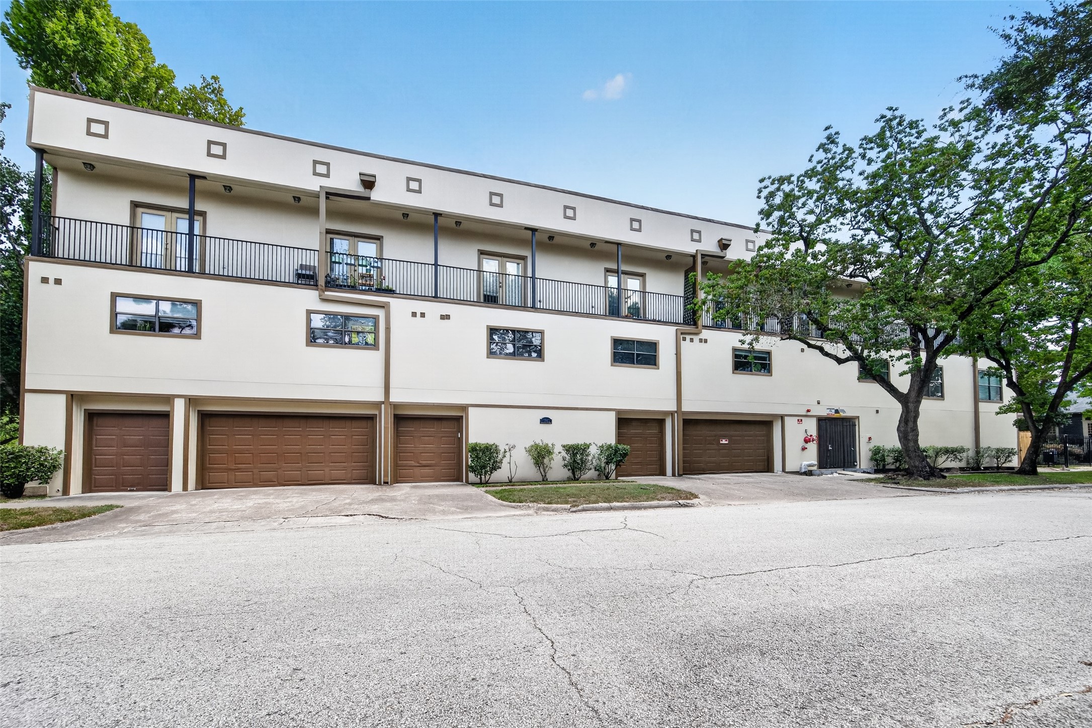 1342 Rutland Street, Unit 210 Houston, TX 77008 - Photo 33 of 38 Gallery Image 33
