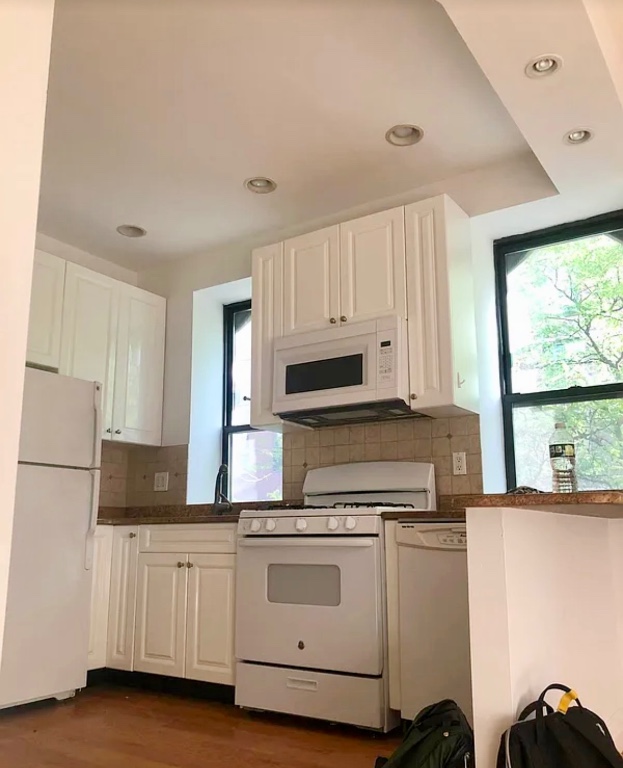 401 East 90th Street, Unit 3D Manhattan, NY 10128 - Photo 2 of 5 Photo 2