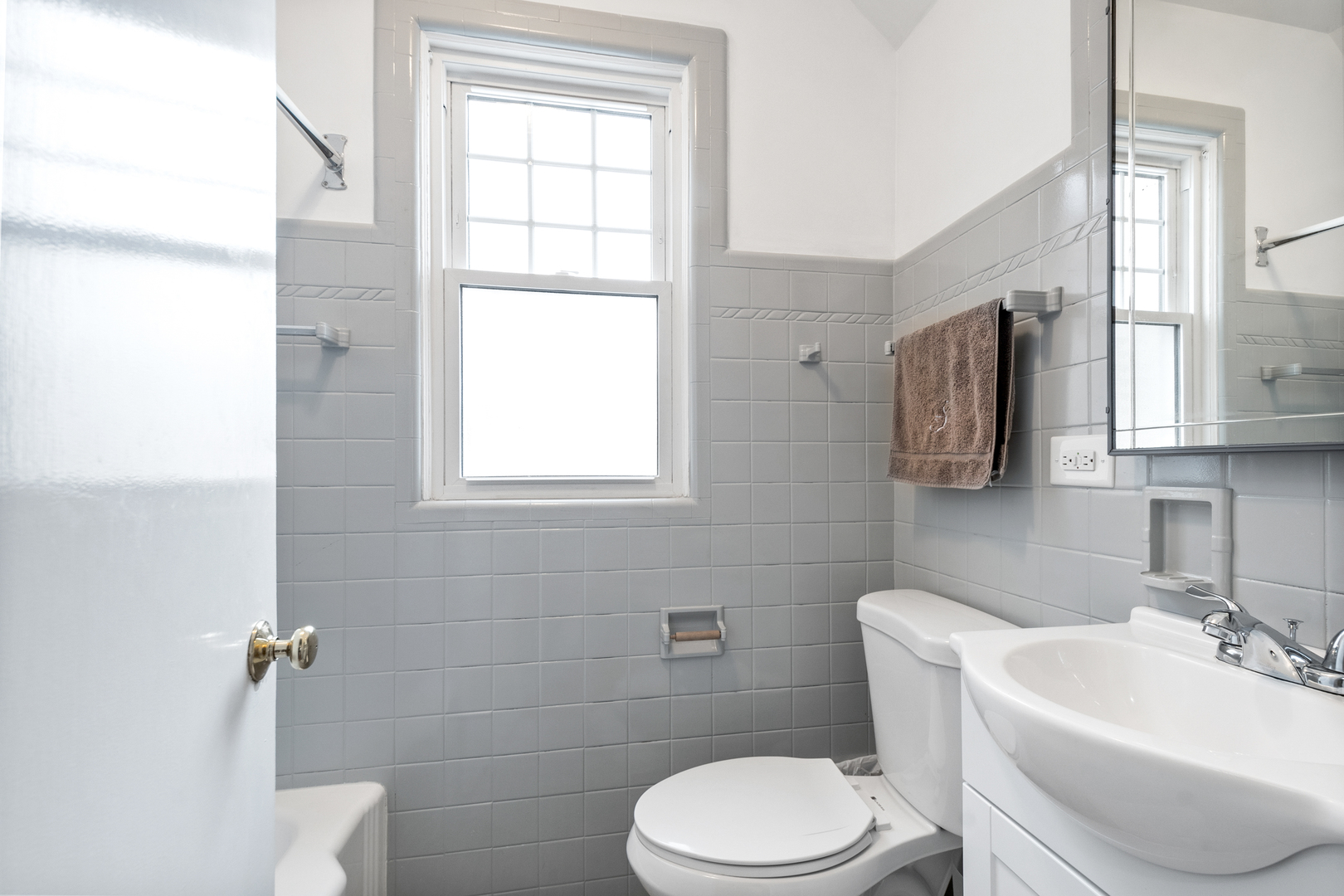 5933 North Bernard Street Chicago, IL 60659 - Photo 13 of 31