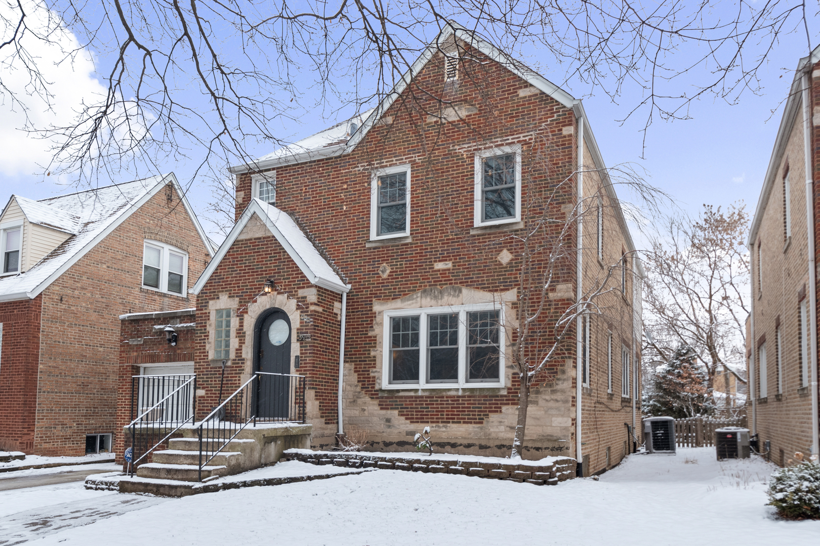 5933 North Bernard Street Chicago, IL 60659 - Photo 2 of 31