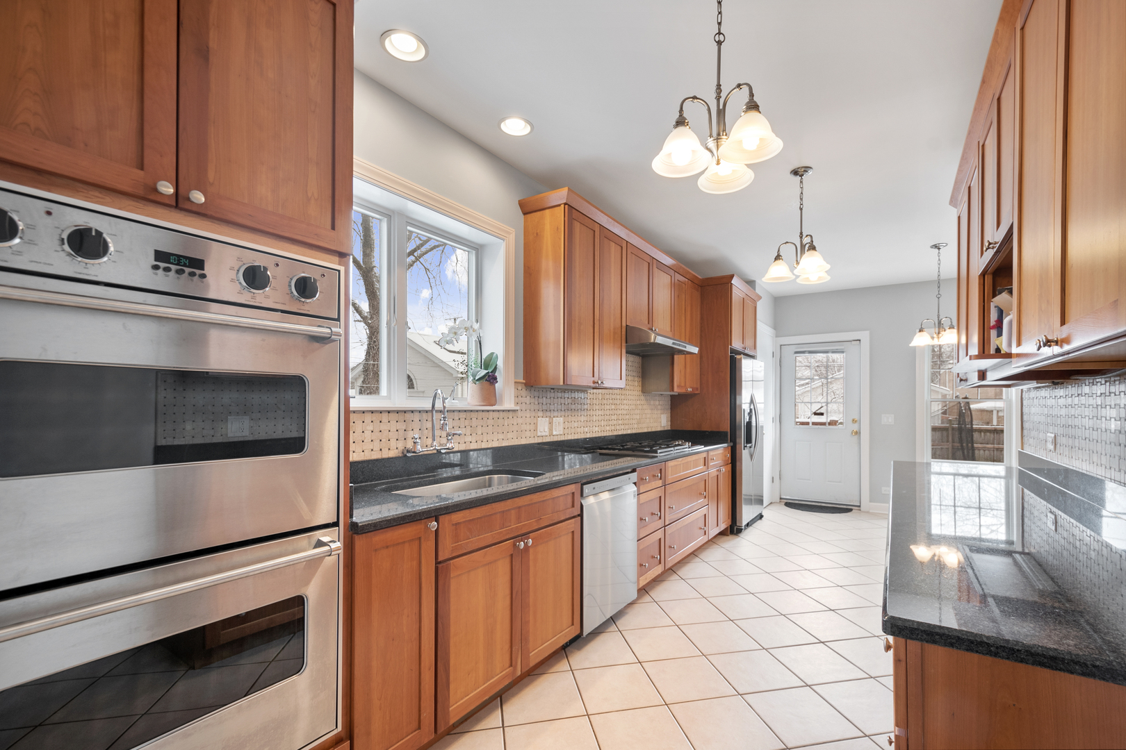 5933 North Bernard Street Chicago, IL 60659 - Photo 9 of 31