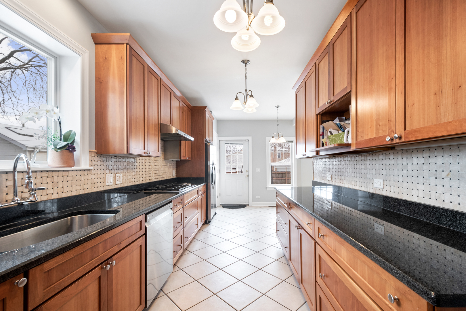 5933 North Bernard Street Chicago, IL 60659 - Photo 10 of 31