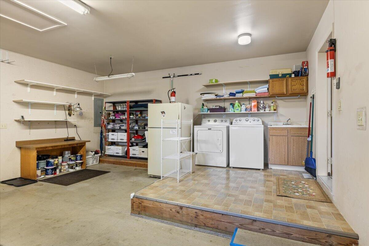 2267 Old Military Road Central Point, OR 97502 - Photo 28 of 39