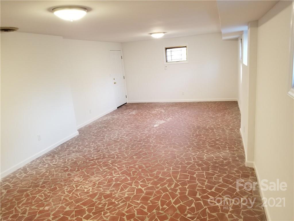 902 Druid Circle Charlotte, NC 28206 - Photo 16 of 24 an empty room with a natural light