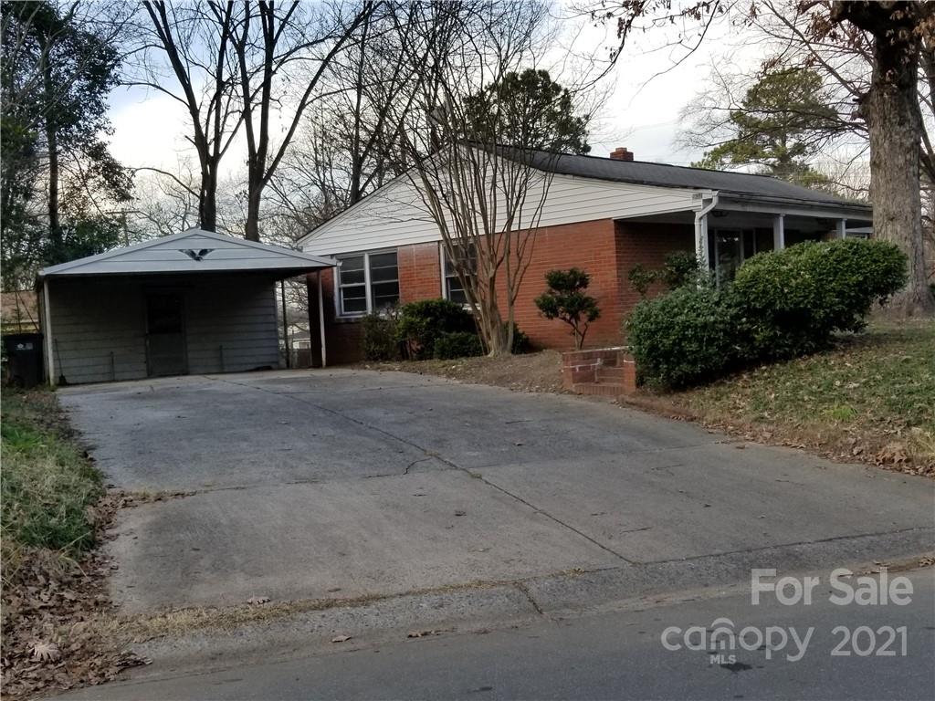902 Druid Circle Charlotte, NC 28206 - Photo 2 of 24 a front view of a house with garden