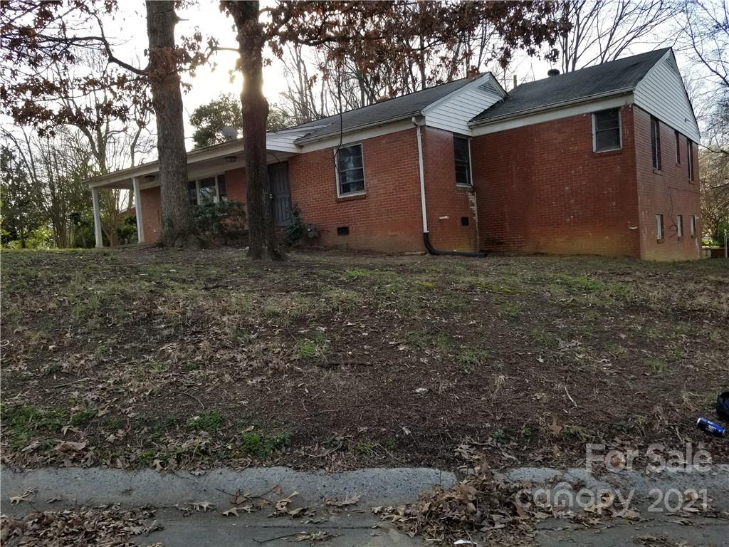 902 Druid Circle Charlotte, NC 28206 - Photo 21 of 24 a view of house with backyard