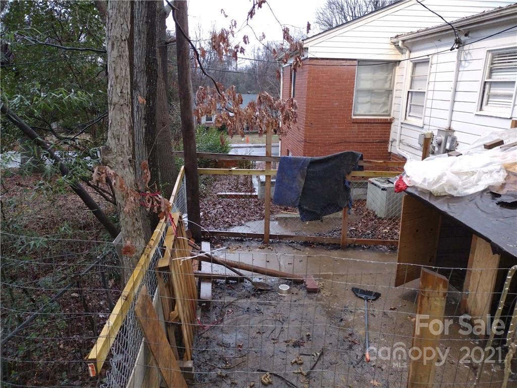 902 Druid Circle Charlotte, NC 28206 - Photo 24 of 24 a view of a backyard with sitting area