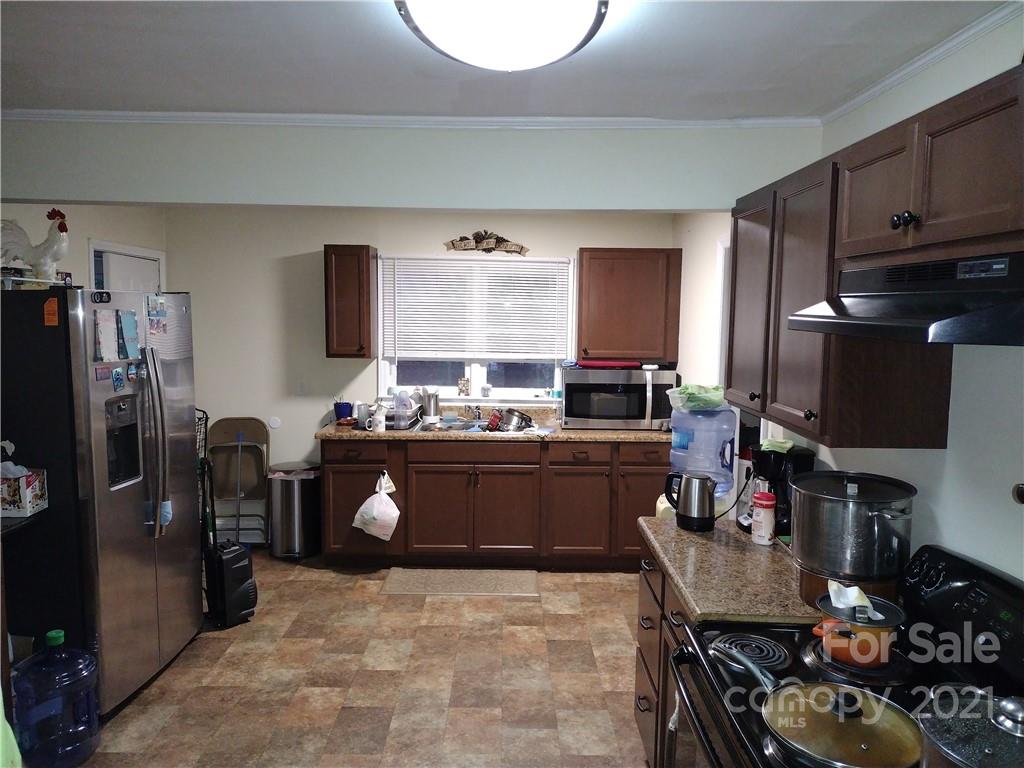 902 Druid Circle Charlotte, NC 28206 - Photo 10 of 24 a room with furniture a flat screen tv and appliances