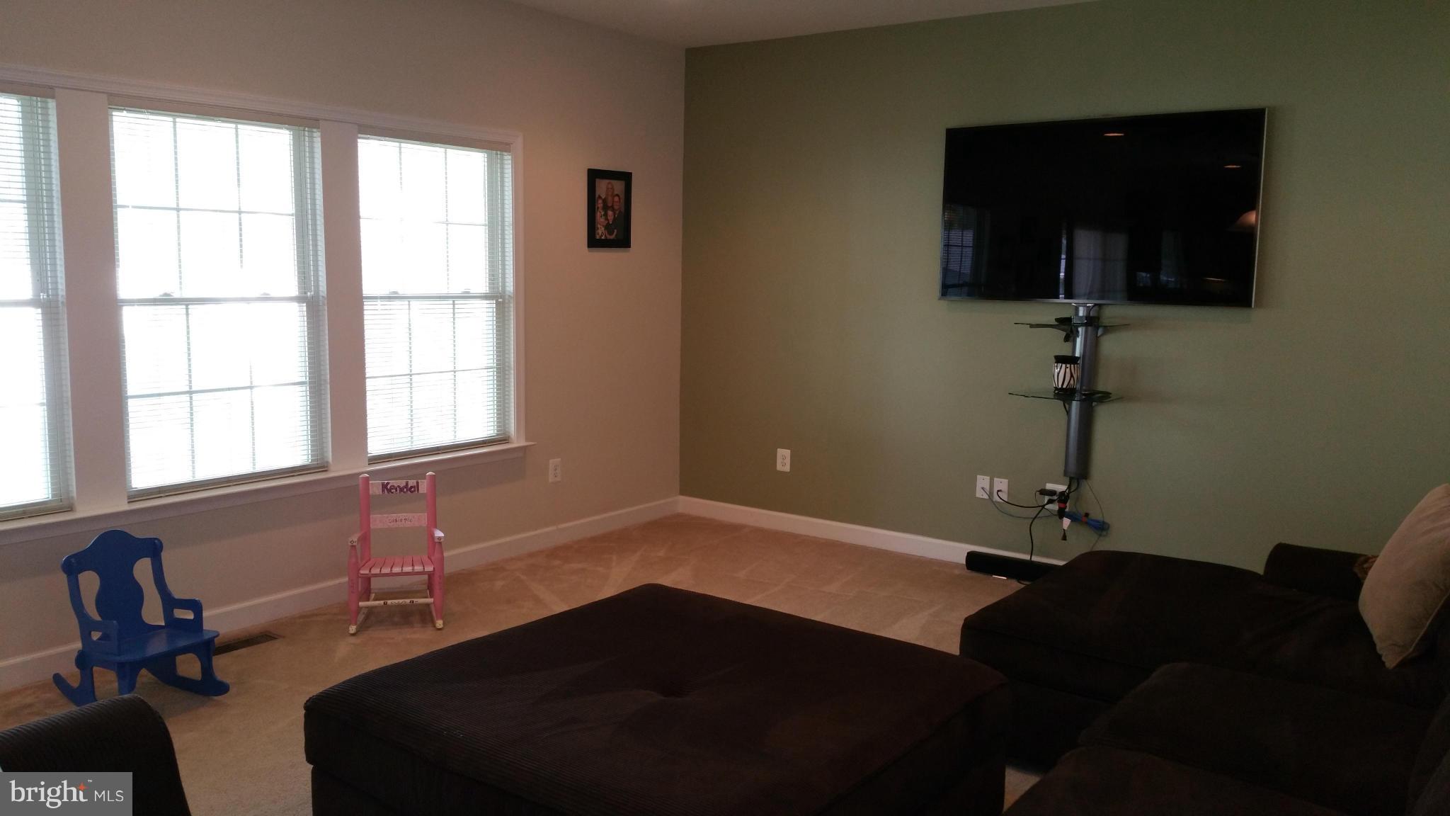 307 Riverside Drive Pasadena, MD 21122 - Photo 4 of 30 Family Room