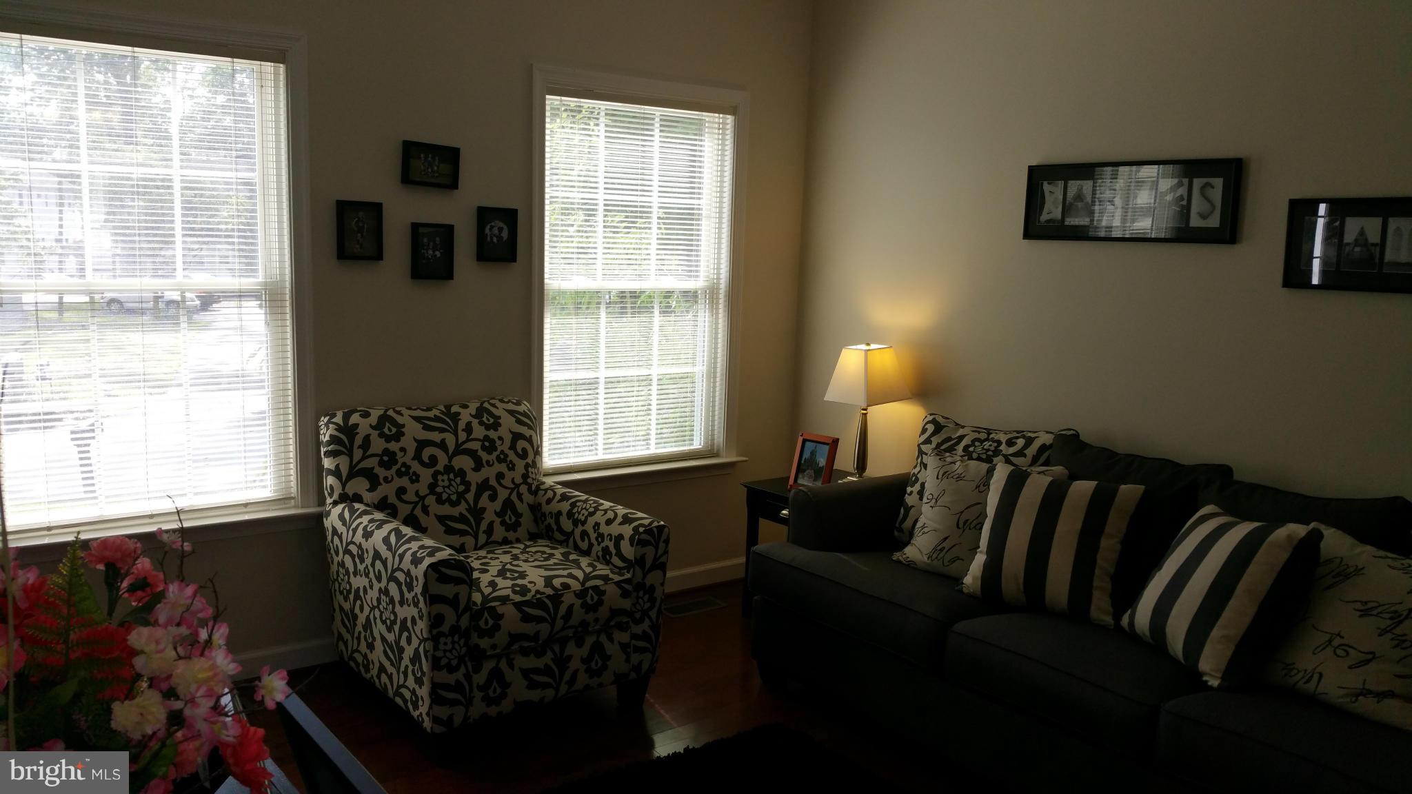 307 Riverside Drive Pasadena, MD 21122 - Photo 9 of 30 Living Room
