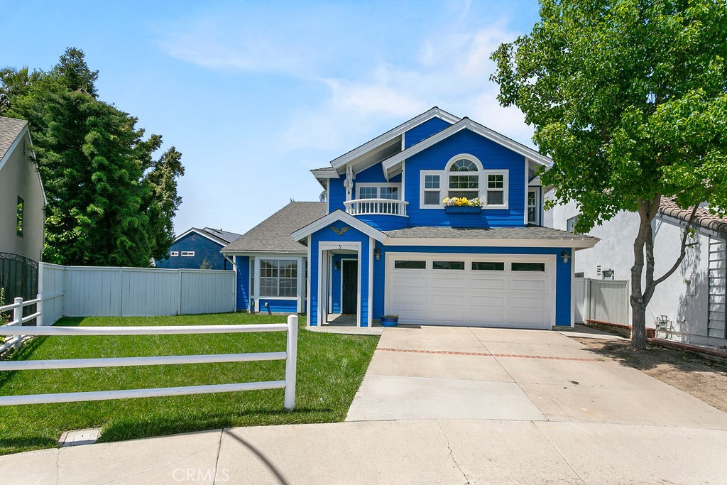 5 Salk Irvine, CA 92620 - Photo 1 of 1 a front view of a house with a yard