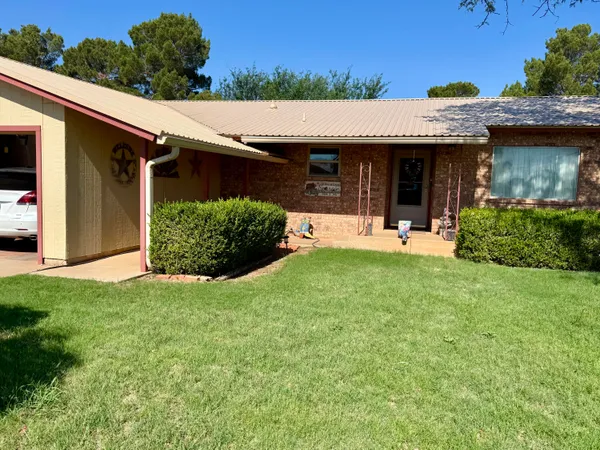$210,000 | 304 South Ivy Avenue, Crosbyton, TX 79322