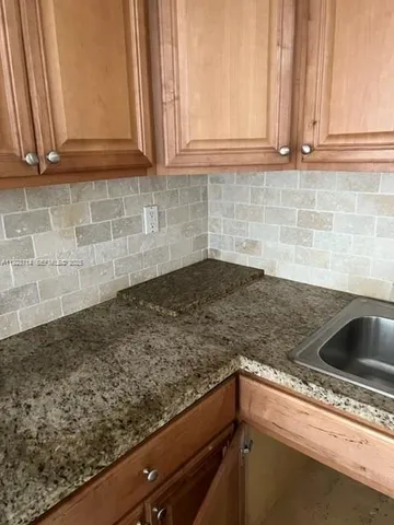 $1,850 | 8001 Crespi Boulevard, Unit 2D, Miami Beach, FL 33141