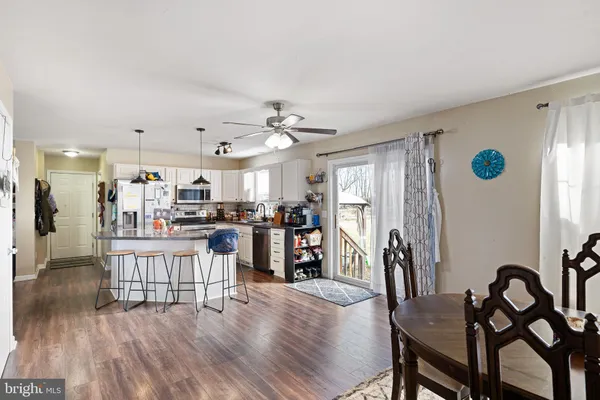 a view of a kitchen and dining room