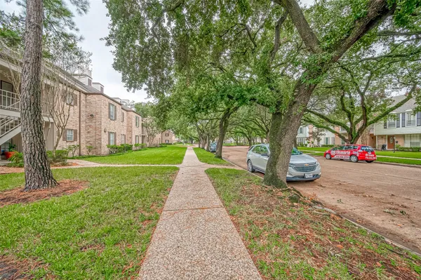 $1,850 | 12967 Trail Hollow Drive, Unit 2967, Houston, TX 77079