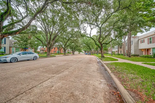 $1,850 | 12967 Trail Hollow Drive, Unit 2967, Houston, TX 77079