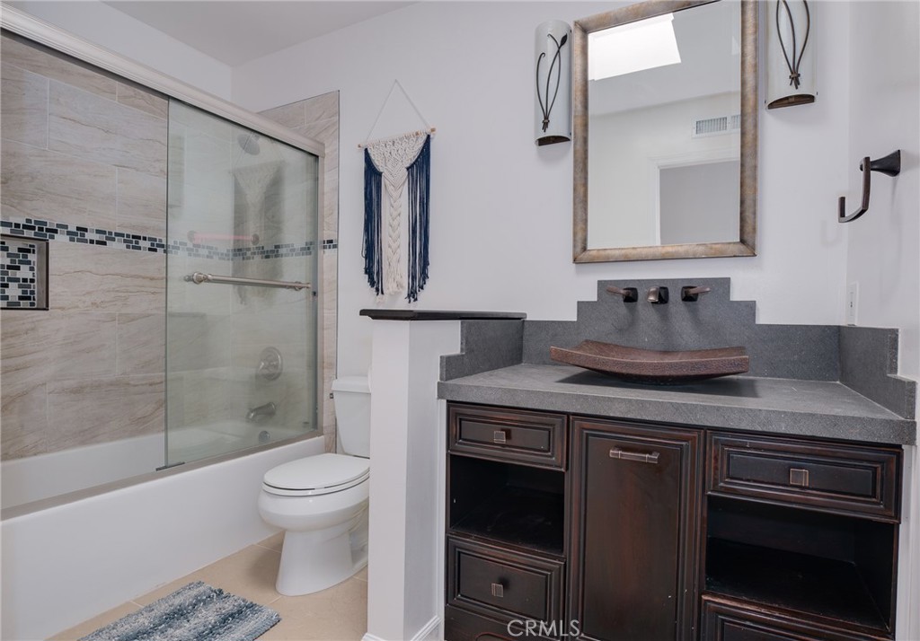 12433 Gay Rio Drive Lakeside, CA 92040 - Photo 26 of 41 Upstairs Guest Bathroom