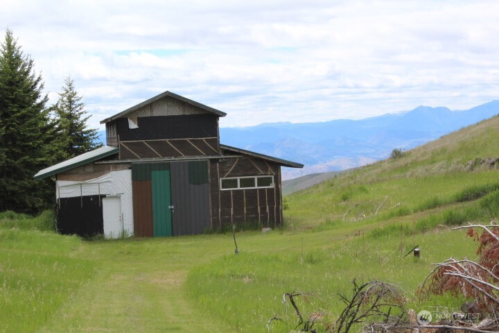 302 Davies Road Oroville, WA 98844 - Photo 21 of 37