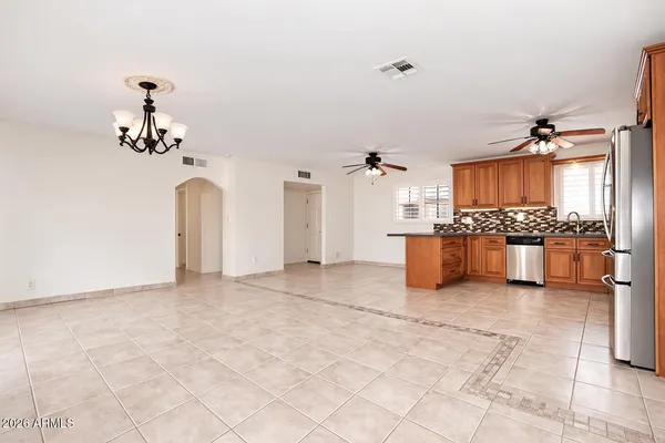 $2,950 | 7541 North 35th Drive, Phoenix, AZ 85051