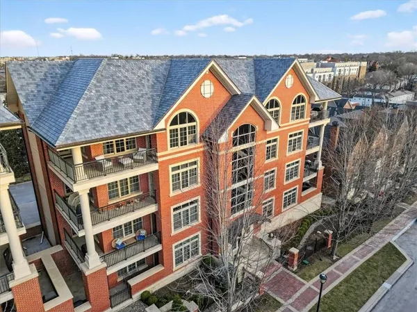 $1,200,000 | 4937 Wyandotte Street, Unit 400, Kansas City, MO 64112