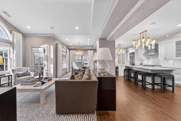 $1,200,000 | 4937 Wyandotte Street, Unit 400, Kansas City, MO 64112