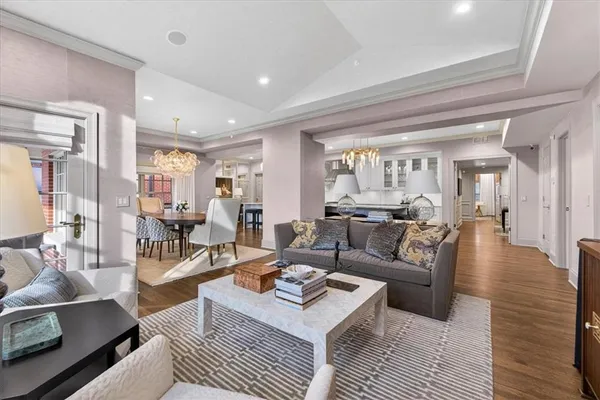 $1,200,000 | 4937 Wyandotte Street, Unit 400, Kansas City, MO 64112