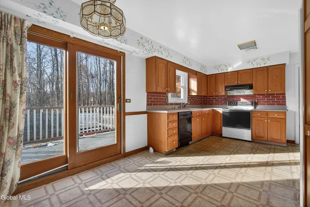 $374,900 | 17 Woodshire Court, Malta, NY 12019