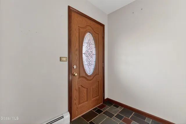 $374,900 | 17 Woodshire Court, Malta, NY 12019