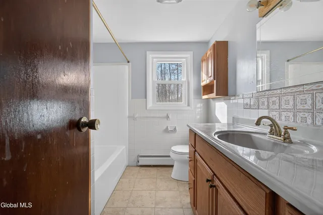 $374,900 | 17 Woodshire Court, Malta, NY 12019