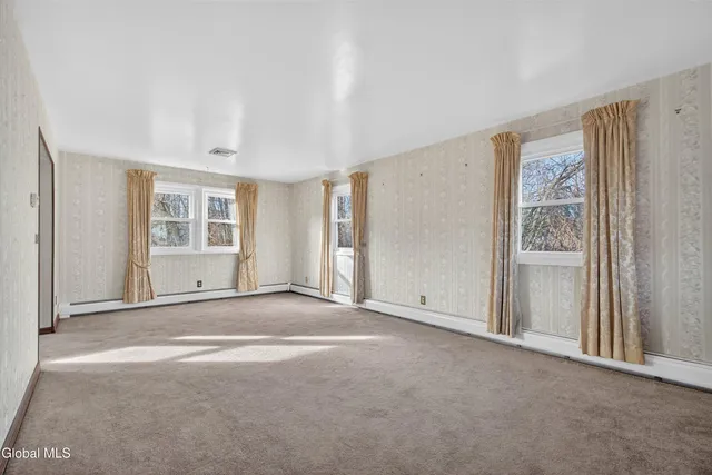 $374,900 | 17 Woodshire Court, Malta, NY 12019