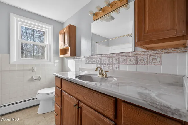 $374,900 | 17 Woodshire Court, Malta, NY 12019