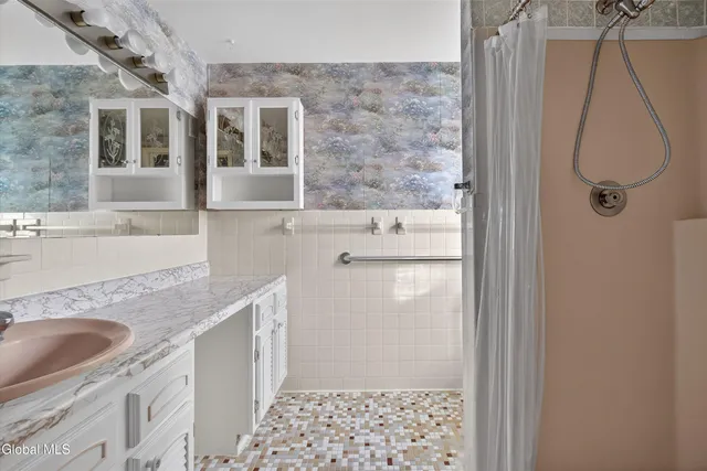 $374,900 | 17 Woodshire Court, Malta, NY 12019