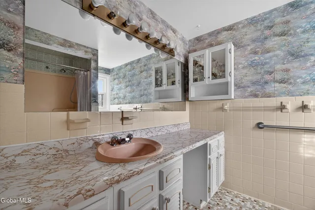 $374,900 | 17 Woodshire Court, Malta, NY 12019