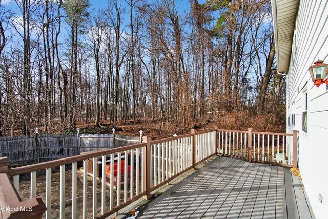 $374,900 | 17 Woodshire Court, Malta, NY 12019