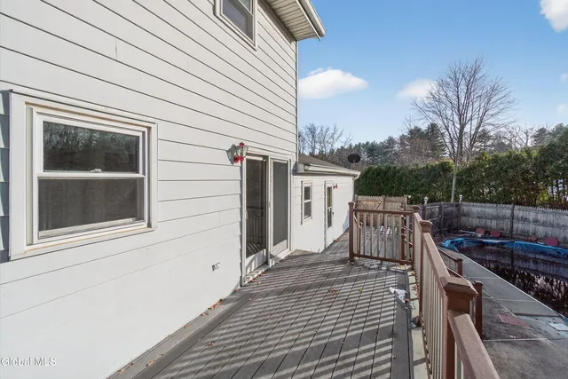 $374,900 | 17 Woodshire Court, Malta, NY 12019