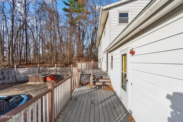 $374,900 | 17 Woodshire Court, Malta, NY 12019