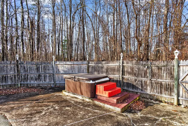 $374,900 | 17 Woodshire Court, Malta, NY 12019