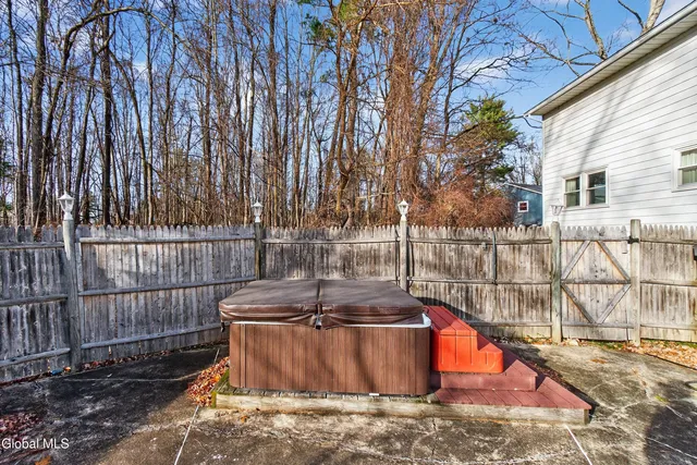 $374,900 | 17 Woodshire Court, Malta, NY 12019