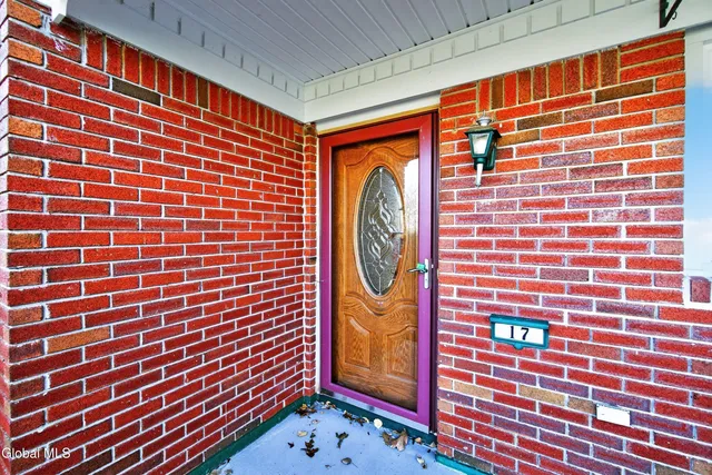 $374,900 | 17 Woodshire Court, Malta, NY 12019
