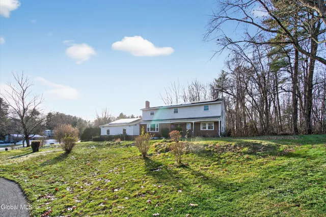 $374,900 | 17 Woodshire Court, Malta, NY 12019