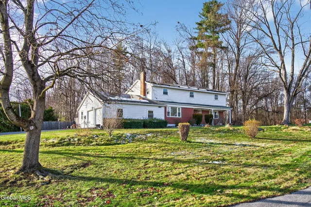 $374,900 | 17 Woodshire Court, Malta, NY 12019