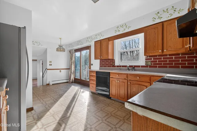 $374,900 | 17 Woodshire Court, Malta, NY 12019